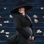 www.bet_.com_article_c9t8j7_how-rihanna-turned-her-baby-bump-reveals-into-major-cultural-mome-1-4
