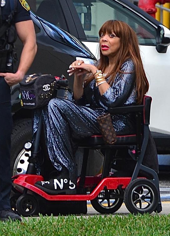 www.the-sun.com_entertainment_13232935_wendy-williams-brother-free-wendy-tees-move-florida-video-2.jpg