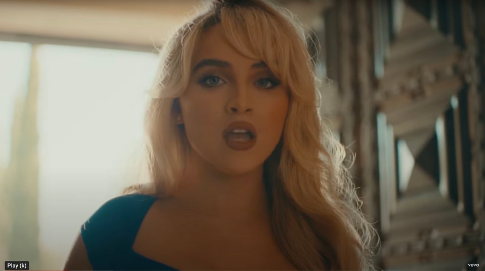 www.the-sun.com_entertainment_12275171_sabrina-carpenter-jenna-ortega-makeout-taste-video-1.jpg