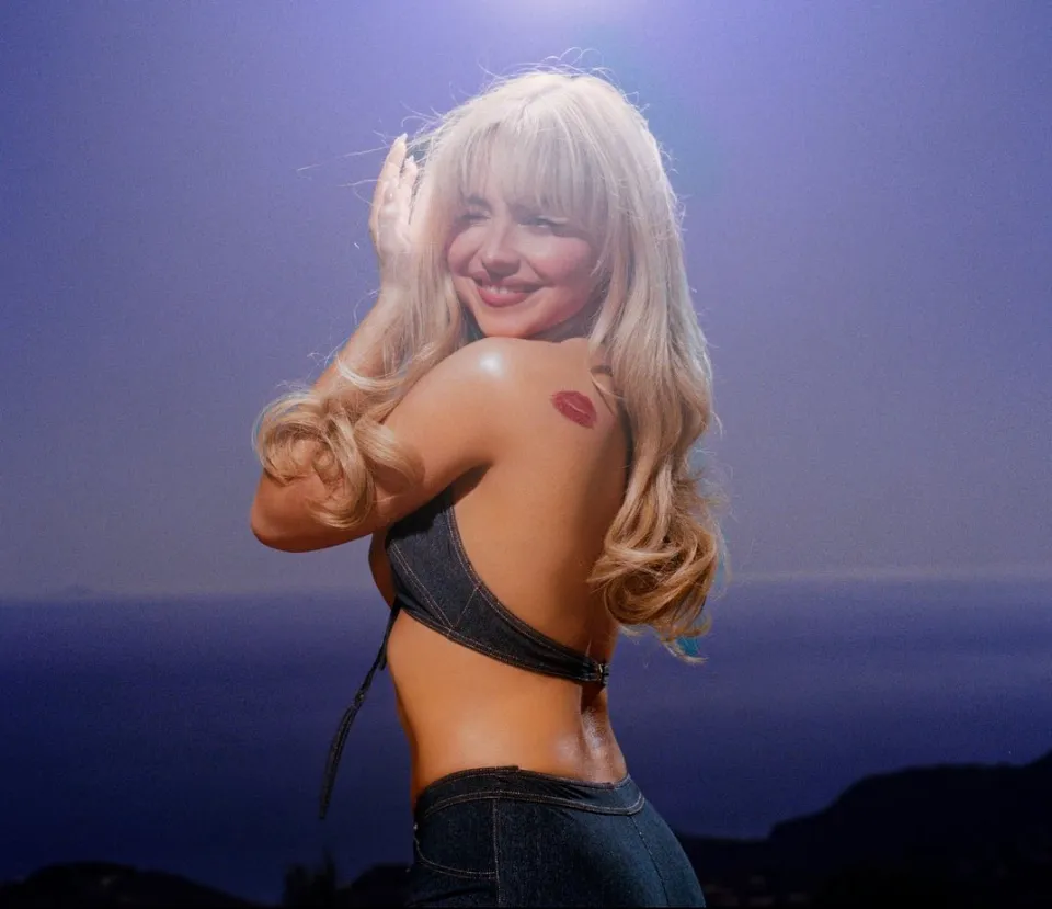 www.the-sun.com_entertainment_13542833_sabrina-carpenter-dolly-parton-deluxe-short-n-sweet-1.jpg