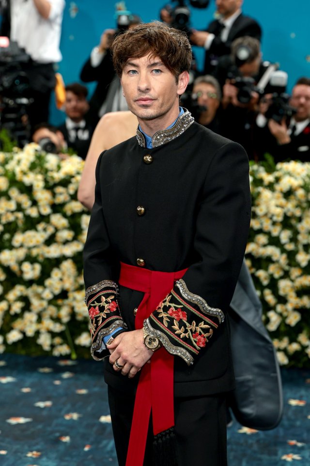www.the-sun.com_entertainment_14171647_sabrina-carpenter-pantless-barry-keoghan-met-gala-outfit-2.jpg
