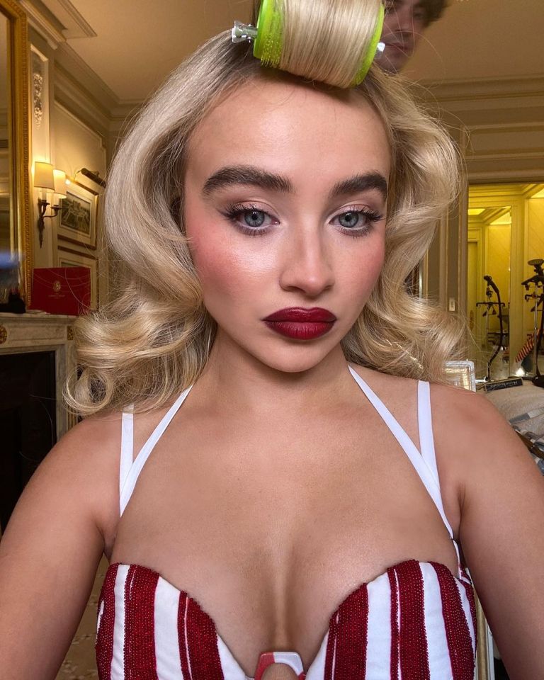 www.the-sun.com_lifestyle_11888647_velcro-rollers-dyson-airwrap-hair-sabrina-carpenter-3.jpg