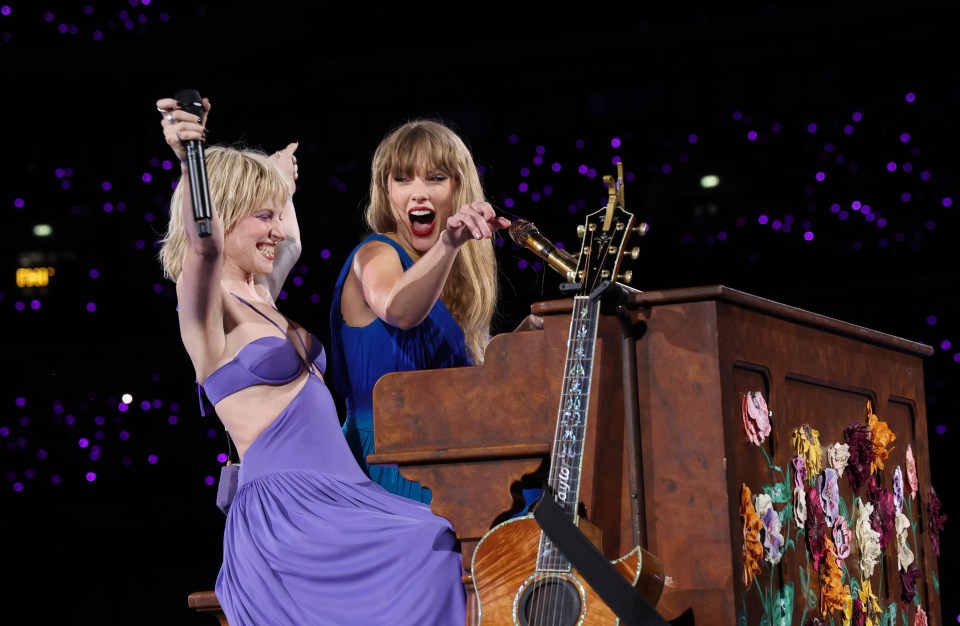 www.the-sun.com_lifestyle_12201886_taylor-swift-girl-gang-keeps-relevant-sabrina-carpenter-6.jpg