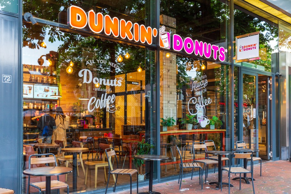 www.the-sun.com_money_13184331_dunkin-new-drink-sabrina-carpenter-brown-sugar-shakin-espresso-1.jpg
